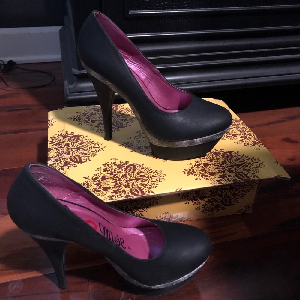 Black heels with grey outlines bnib 7.5